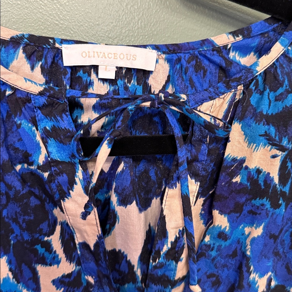 Olivaceous Blue Floral Puff-Sleeve Blouse on Cream - Picture 3 of 8